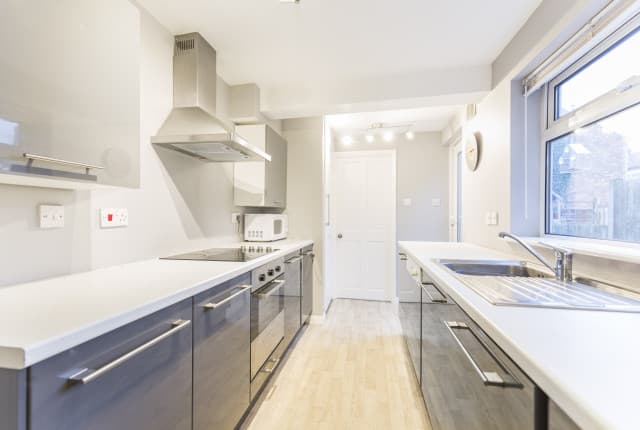 3 Bed House - Sharp Street photo 1