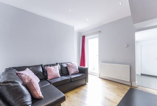 3 Bed House - Hardy Street thumbnail 2