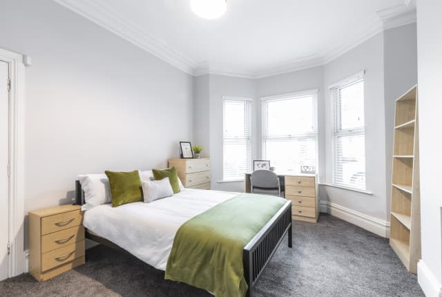 5 Bed House - Auckland Avenue thumbnail 5