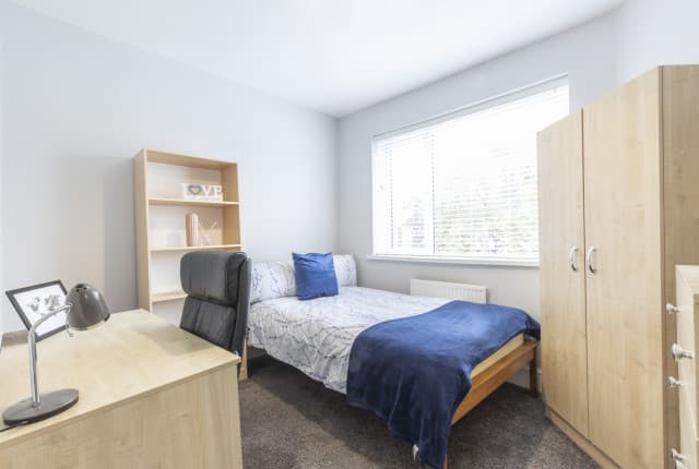 5 Bed House - Auckland Avenue thumbnail 7