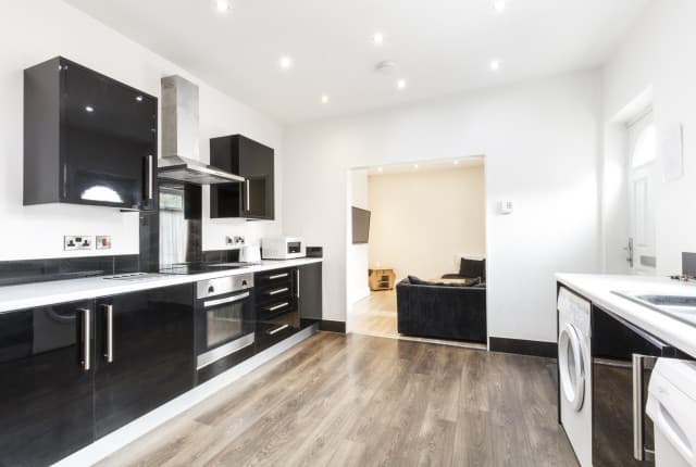 3 Bed House - Beverley Road thumbnail 3