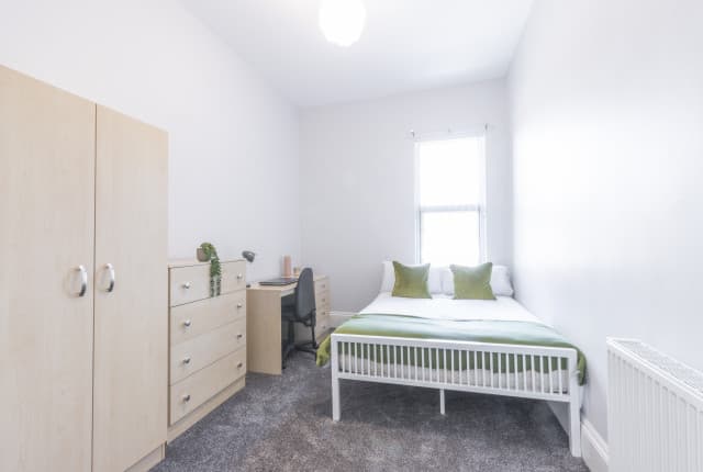 3 Bed House - Beverley Road thumbnail 6