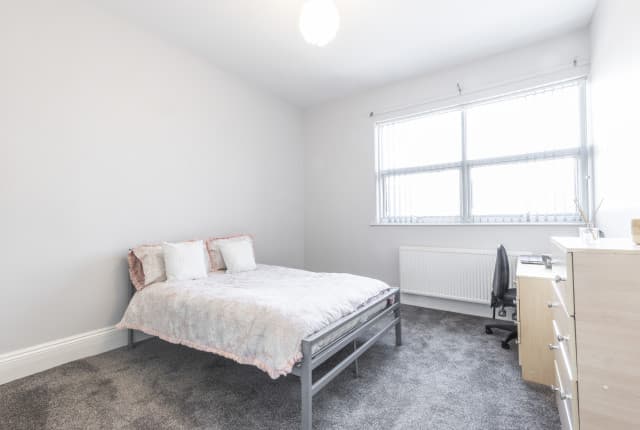 3 Bed House - Beverley Road thumbnail 5