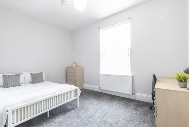 3 Bed House - Beverley Road thumbnail 4