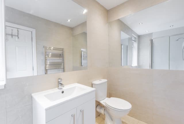 3 Bed House - Beverley Road thumbnail 7