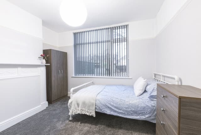 3 Bed House - Desmond Avenue thumbnail 6