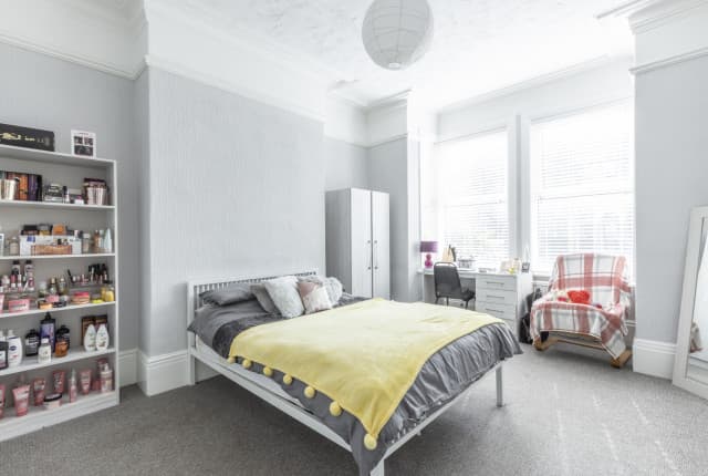 6 Bed House - Beresford Avenue thumbnail 3