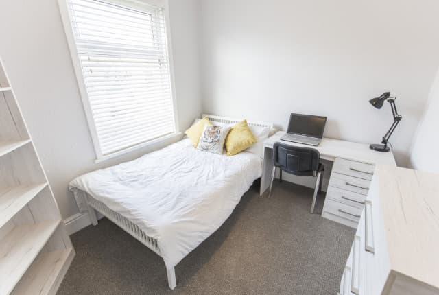 6 Bed House - Beresford Avenue thumbnail 5