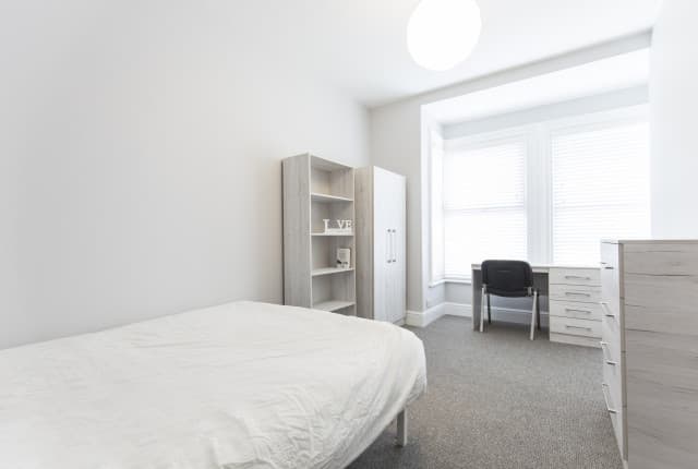 6 Bed House - Beresford Avenue thumbnail 7