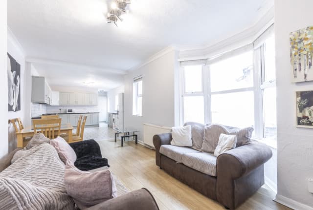 5 Bed House - Brooklyn Street thumbnail 2