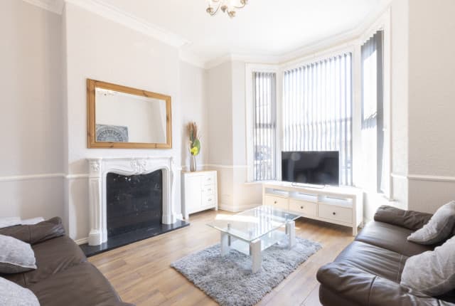 4 Bed House - May Street photo 1