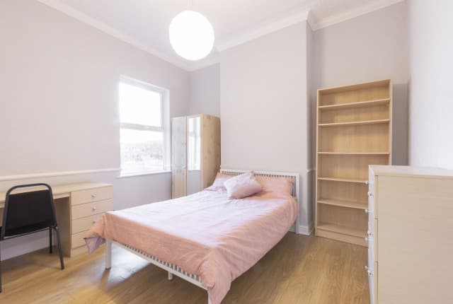 4 Bed House - May Street thumbnail 3