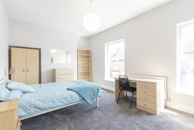 4 Bed House - May Street thumbnail 6