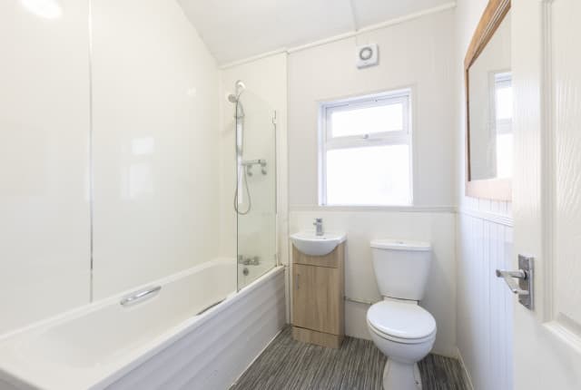 4 Bed House - May Street thumbnail 7