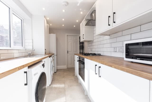 3 Bed House - Blaydes Street photo 1