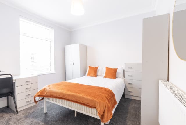 3 Bed House - Blaydes Street thumbnail 3