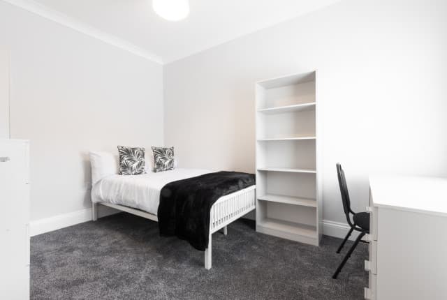 3 Bed House - Blaydes Street thumbnail 4