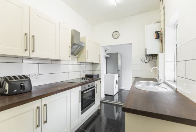 4 Bed House - De Grey Street thumbnail 2