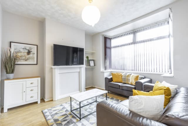 3 Bed House - Worthing Street photo 1