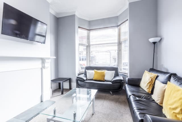 5 Bed House - Vermont Street thumbnail 2