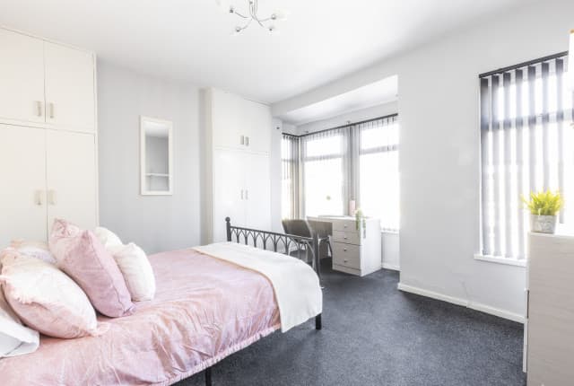 4 Bed House - Hardy Street thumbnail 6