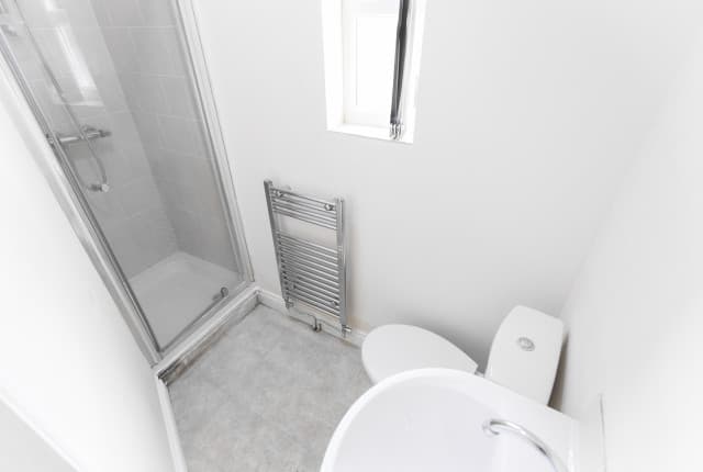 4 Bed House - Reynoldson Street thumbnail 10