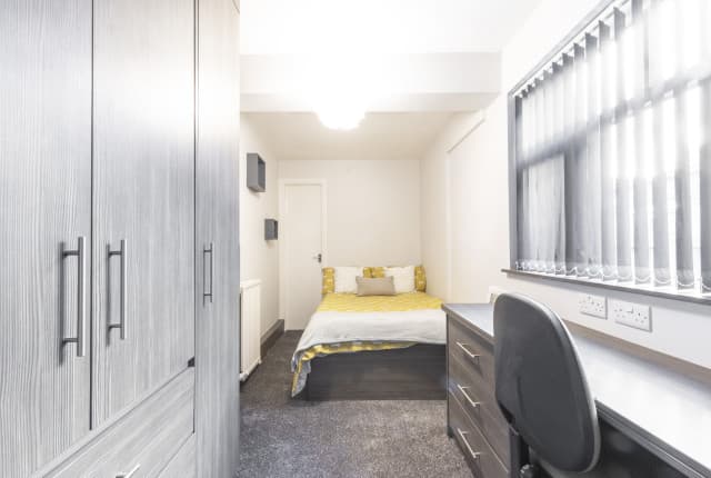 4 Bed House - Reynoldson Street thumbnail 5