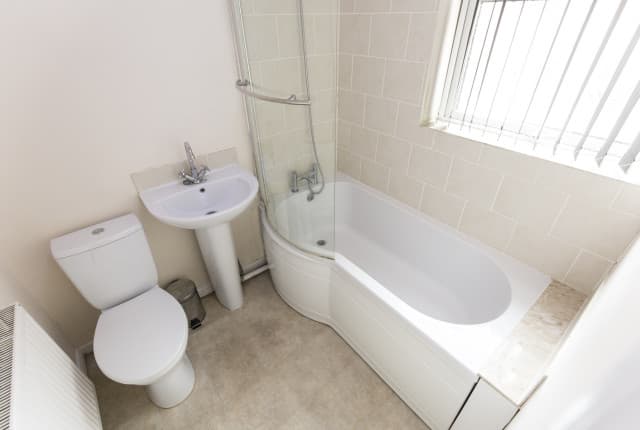 4 Bed House - Reynoldson Street thumbnail 6