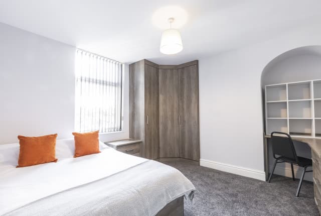 4 Bed House - Reynoldson Street thumbnail 7