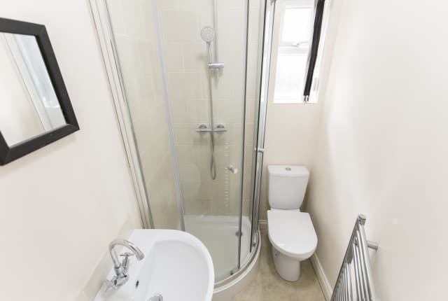 4 Bed House - Reynoldson Street thumbnail 8