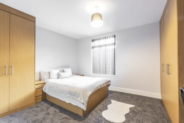 4 Bed House - Reynoldson Street thumbnail 9