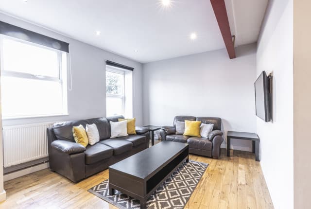 6 Bed House - Walters Terrace photo 1