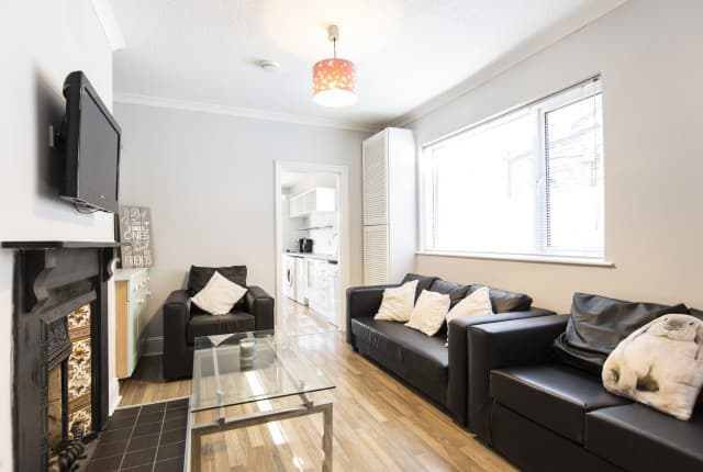 6 Bed House - Beresford Avenue thumbnail 3