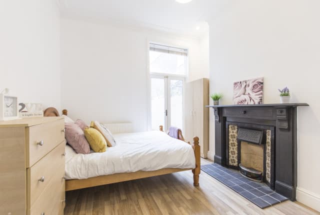 6 Bed House - Beresford Avenue thumbnail 4