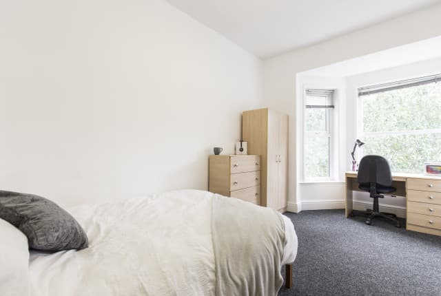 6 Bed House - Beresford Avenue thumbnail 10