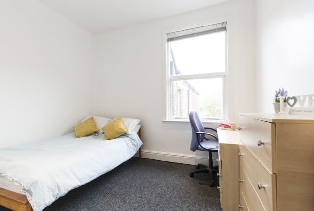 6 Bed House - Beresford Avenue thumbnail 11