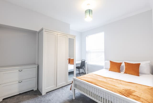 4 Bed House - Falmouth Street thumbnail 6