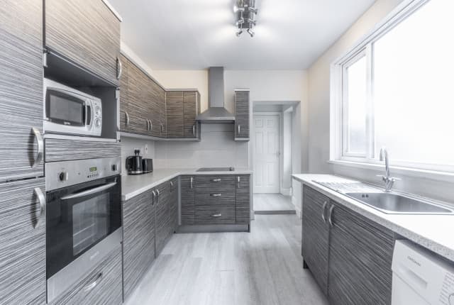 4 Bed House - Walgrave Street photo 1