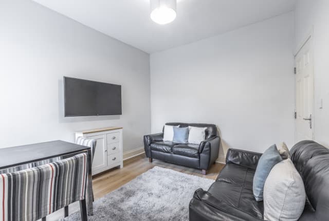 4 Bed House - Walgrave Street thumbnail 3