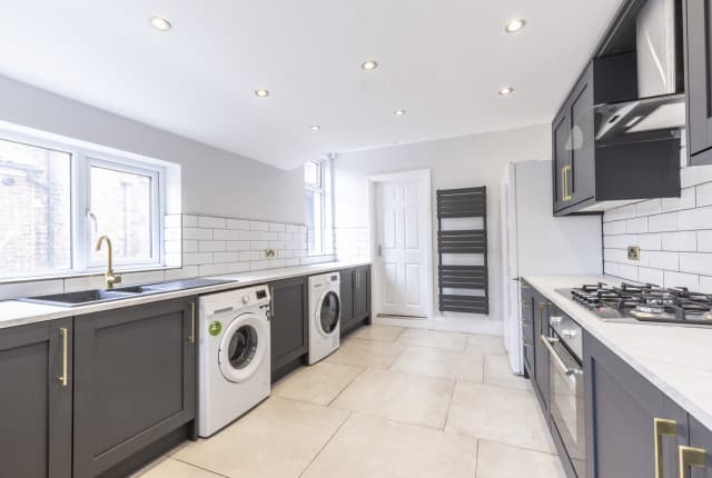 5 Bed House - Brooklyn Street thumbnail 2