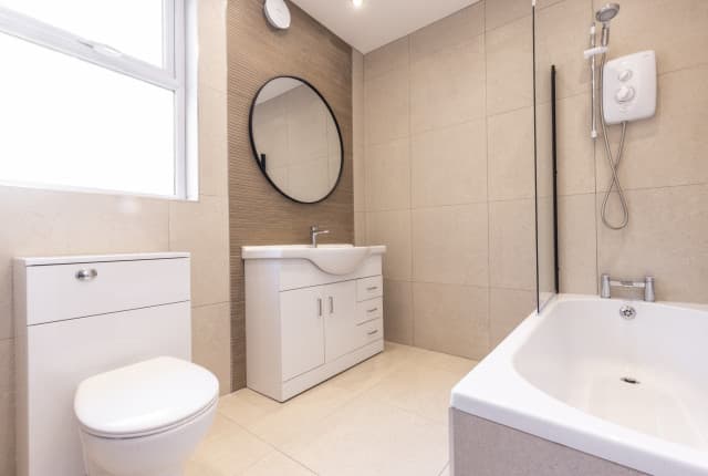 6 Bed House - Beresford Avenue thumbnail 6