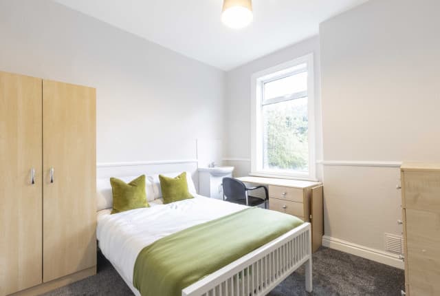 6 Bed House - Beresford Avenue thumbnail 7