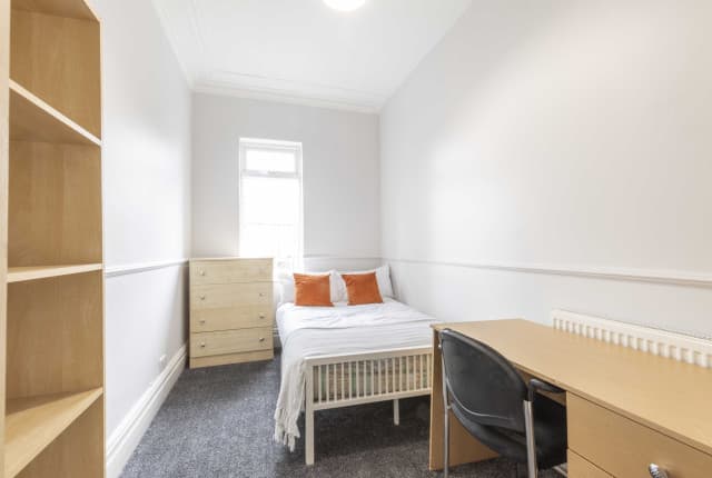 6 Bed House - Beresford Avenue thumbnail 8