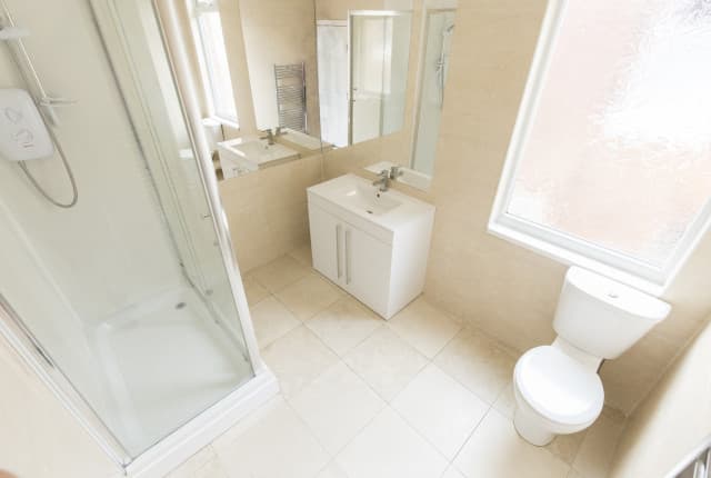 6 Bed House - Beresford Avenue thumbnail 10