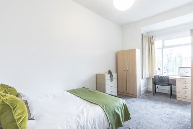 6 Bed House - Beresford Avenue thumbnail 7