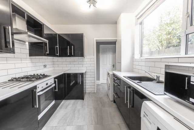 4 Bed House - Ventnor Street thumbnail 2