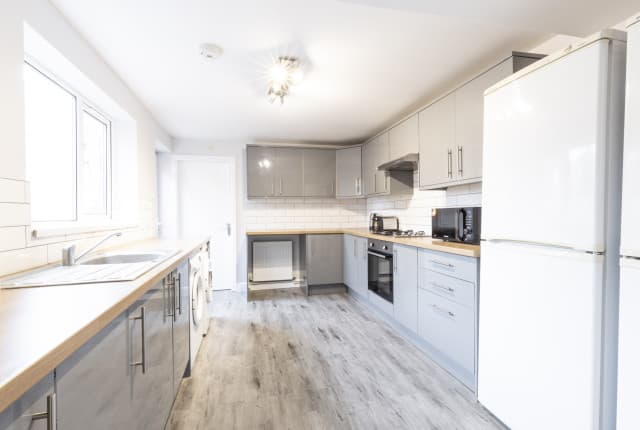 5 Bed House - Brooklyn Street thumbnail 2