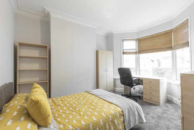 4 Bed House - Sharp Street thumbnail 3