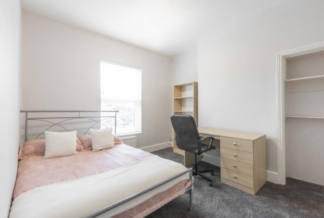 4 Bed House - Sharp Street thumbnail 5