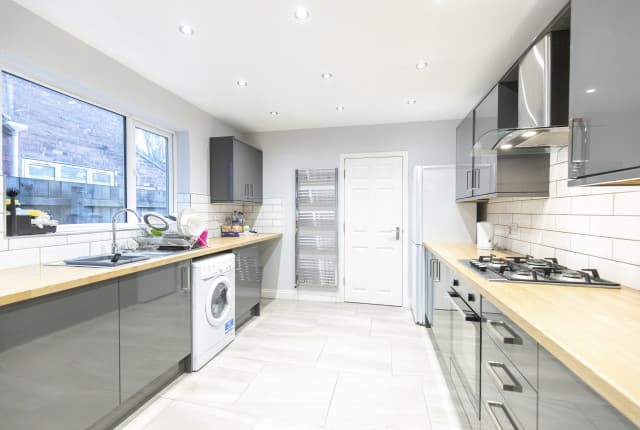 5 Bed House - Brooklyn Street photo 1